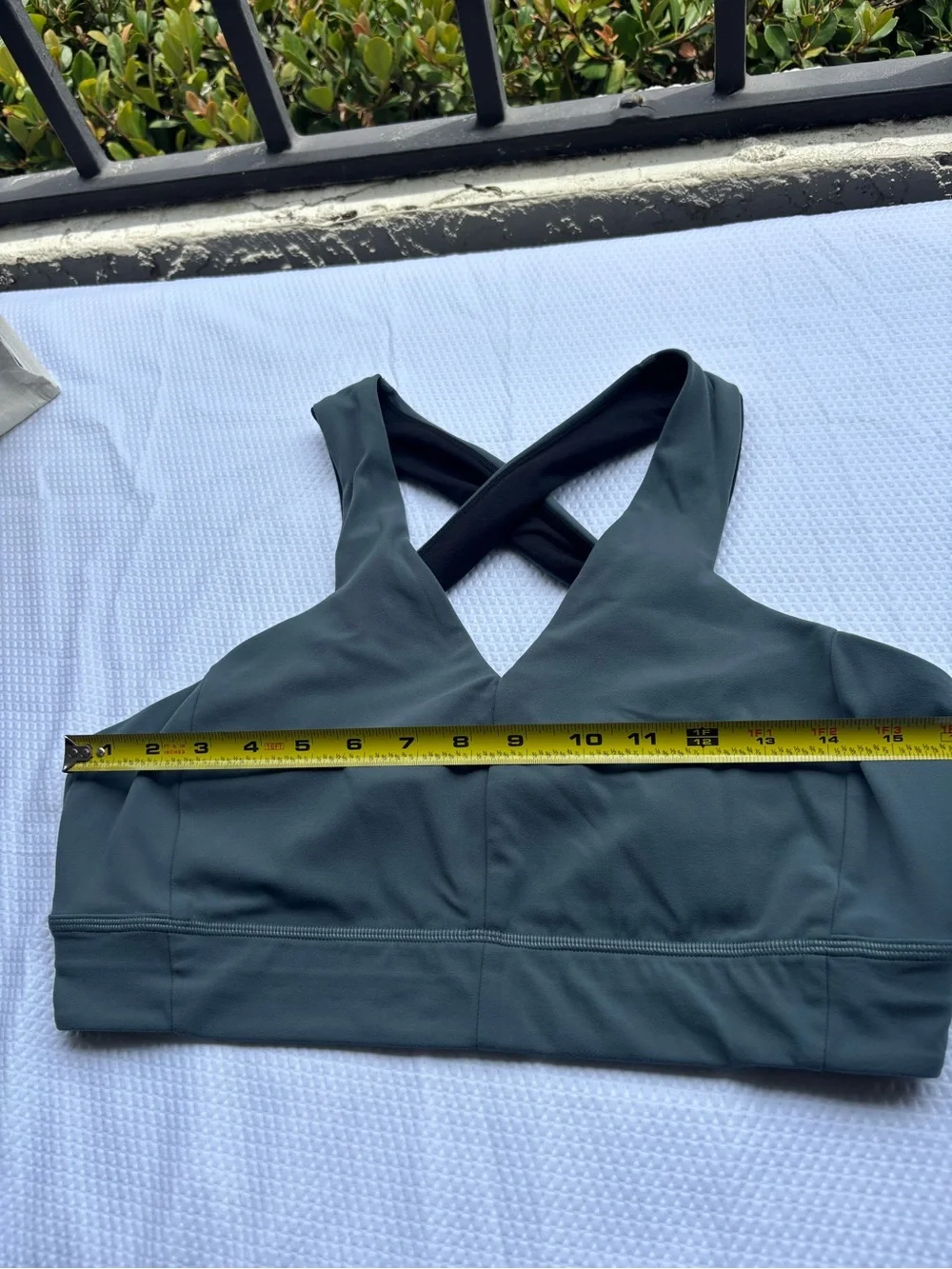 lululemon Lab Nulu Cross back  V-Neck yoga/ Sports Bra